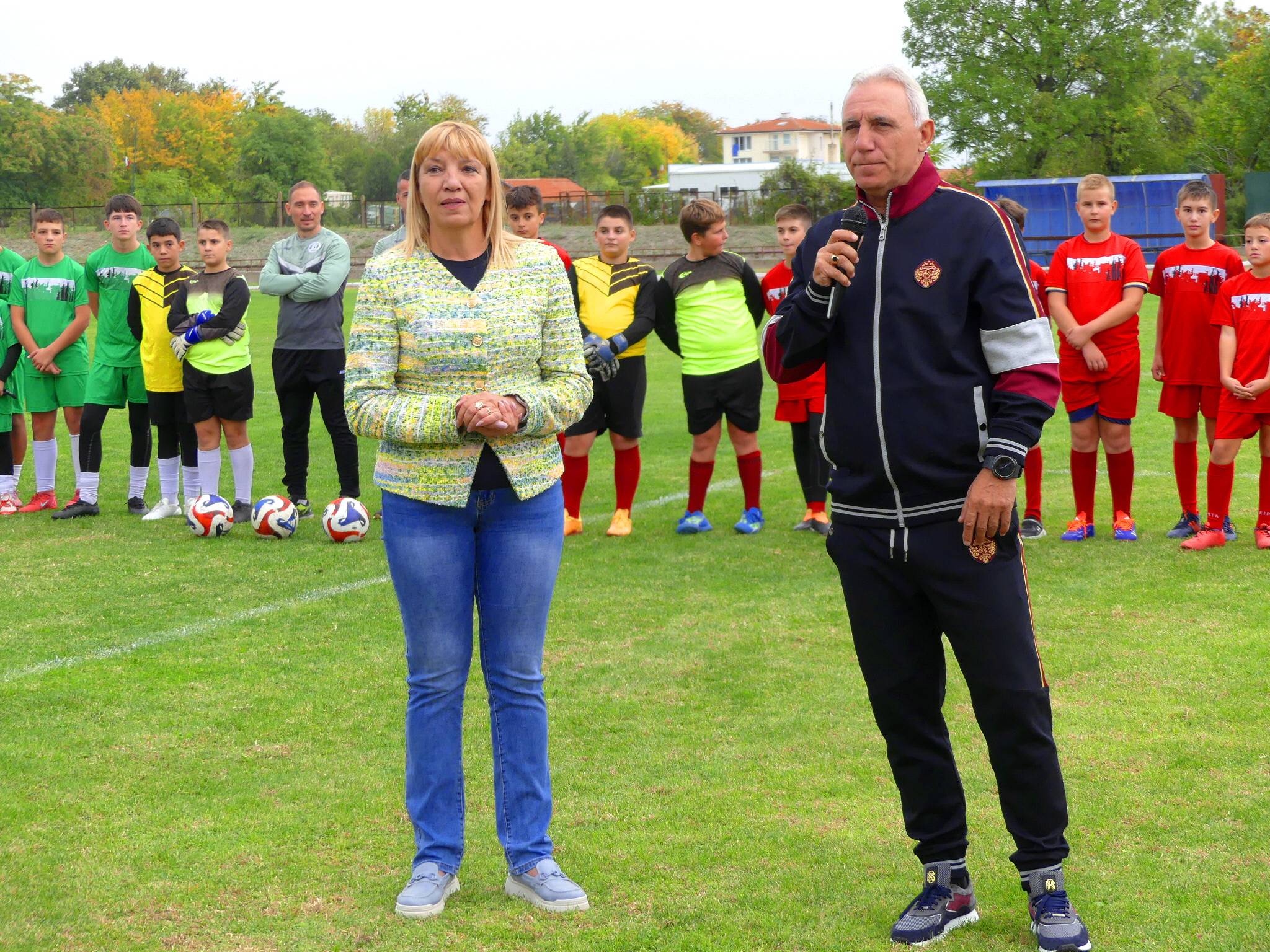  Кметът Галя Захариева и Христо Стоичков 